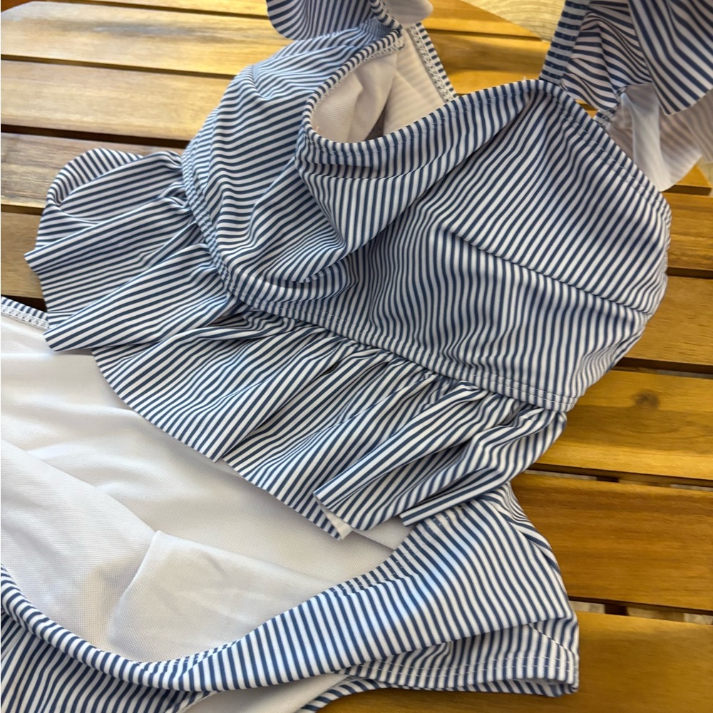 Striped Blue and White Bikini Set

Amazon 

Worn once -- good condition - Picture 2 of 7